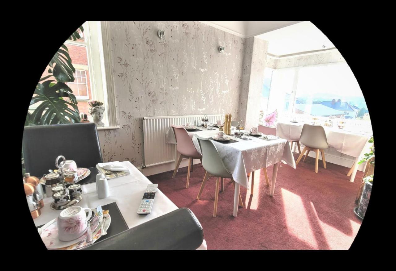 Greylands Guest House Llandrindod Wells Esterno foto