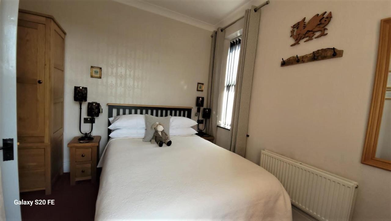 Greylands Guest House Llandrindod Wells Esterno foto