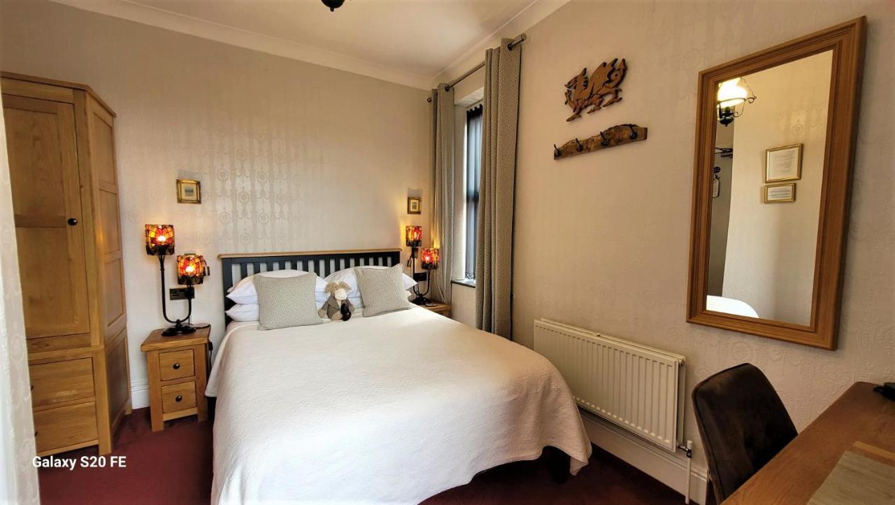 Greylands Guest House Llandrindod Wells Esterno foto