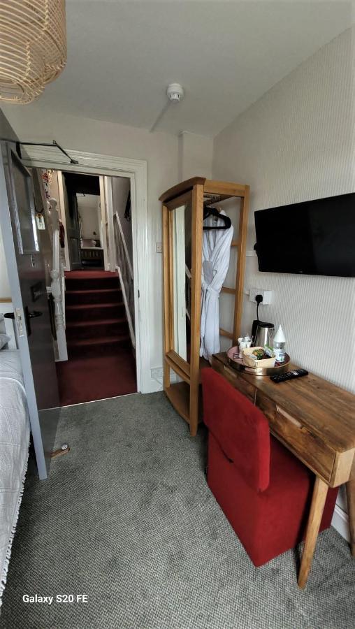 Greylands Guest House Llandrindod Wells Esterno foto