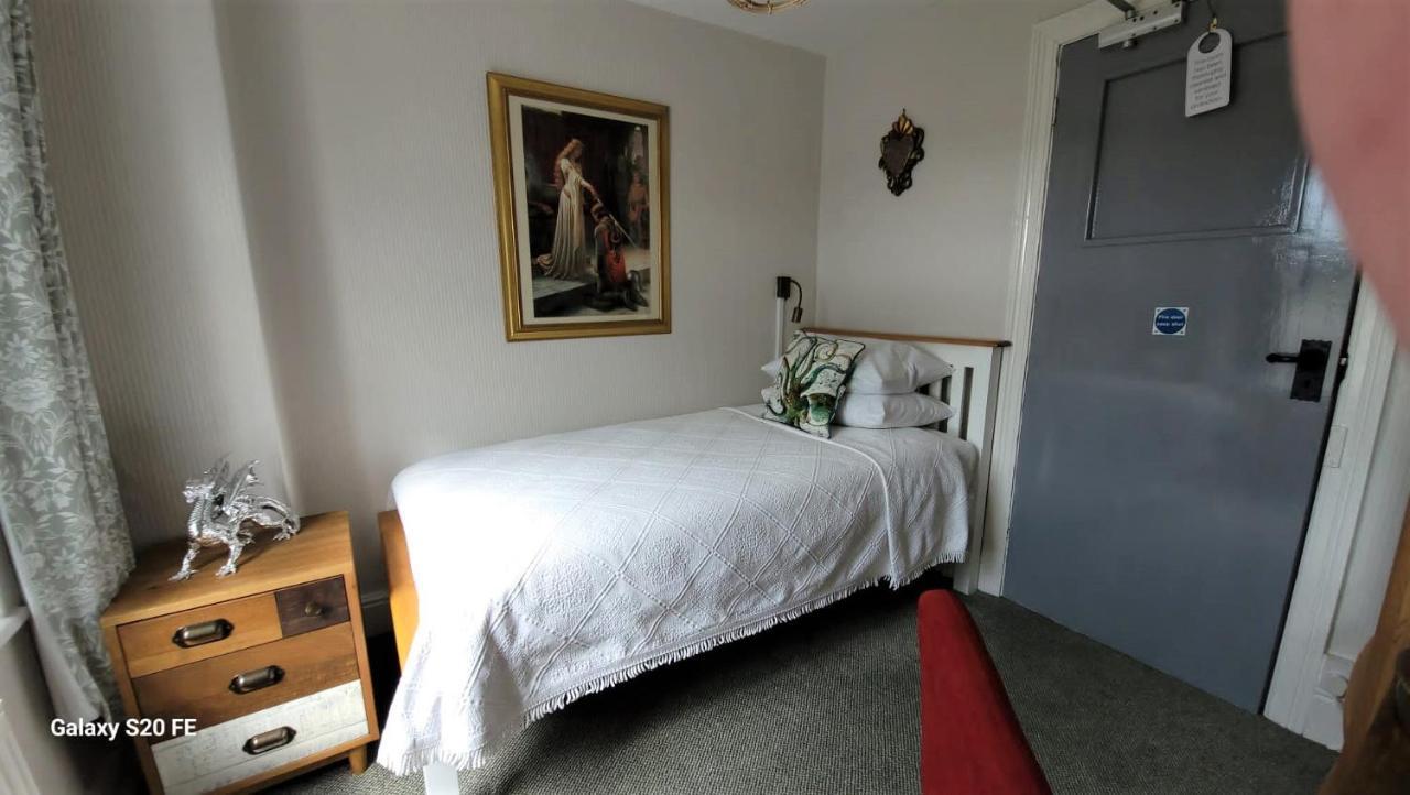 Greylands Guest House Llandrindod Wells Esterno foto