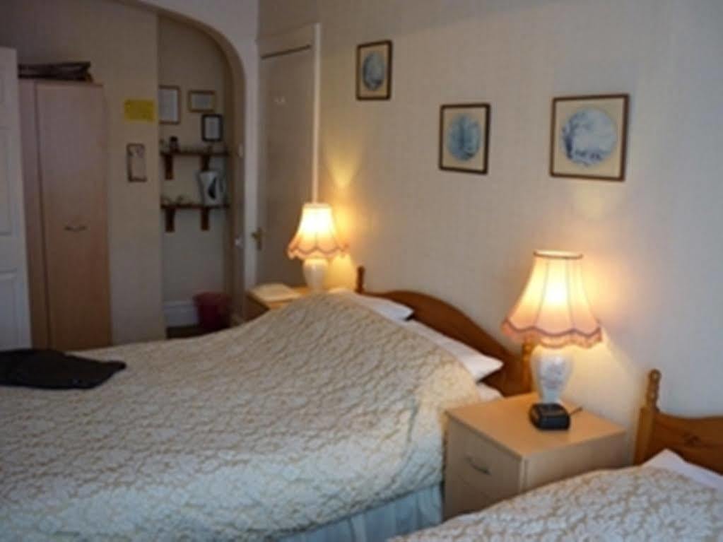 Greylands Guest House Llandrindod Wells Esterno foto